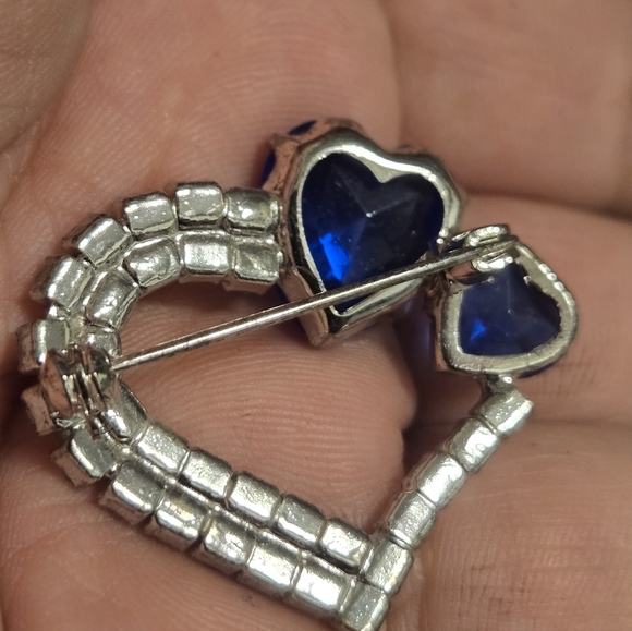 Blue Heart Crystal Brooch - Picture 3 of 3